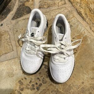 Size 7 women’s Puma shoes. White with black accents. Used but great condition!